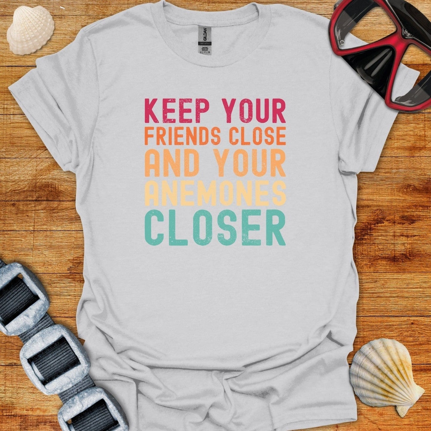 T-Shirt Ice Grey / S Keep Your Firends Close