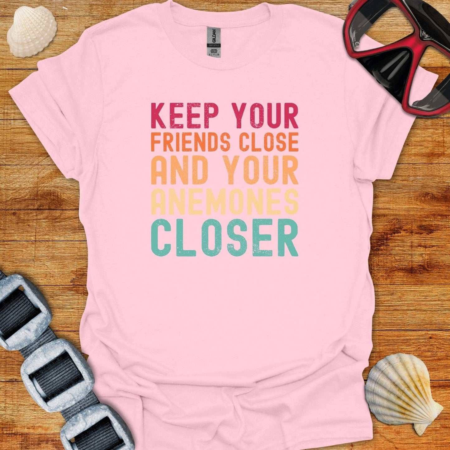 T-Shirt Light Pink / S Keep Your Firends Close