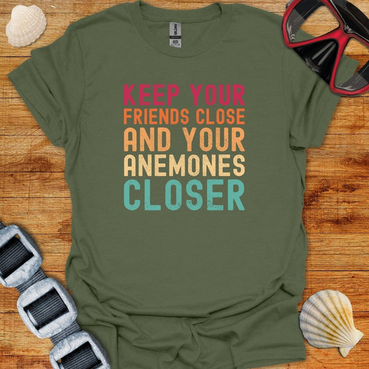 T-Shirt Keep Your Firends Close